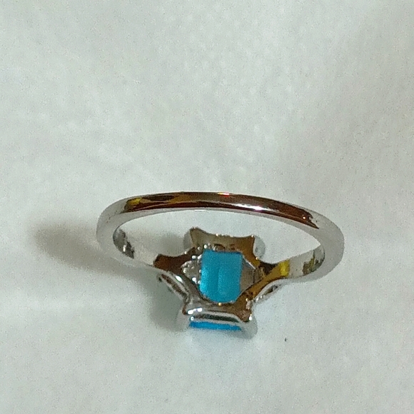 🆕 Beautiful Sea Blue Zircon Ring 💍 - Picture 5 of 6